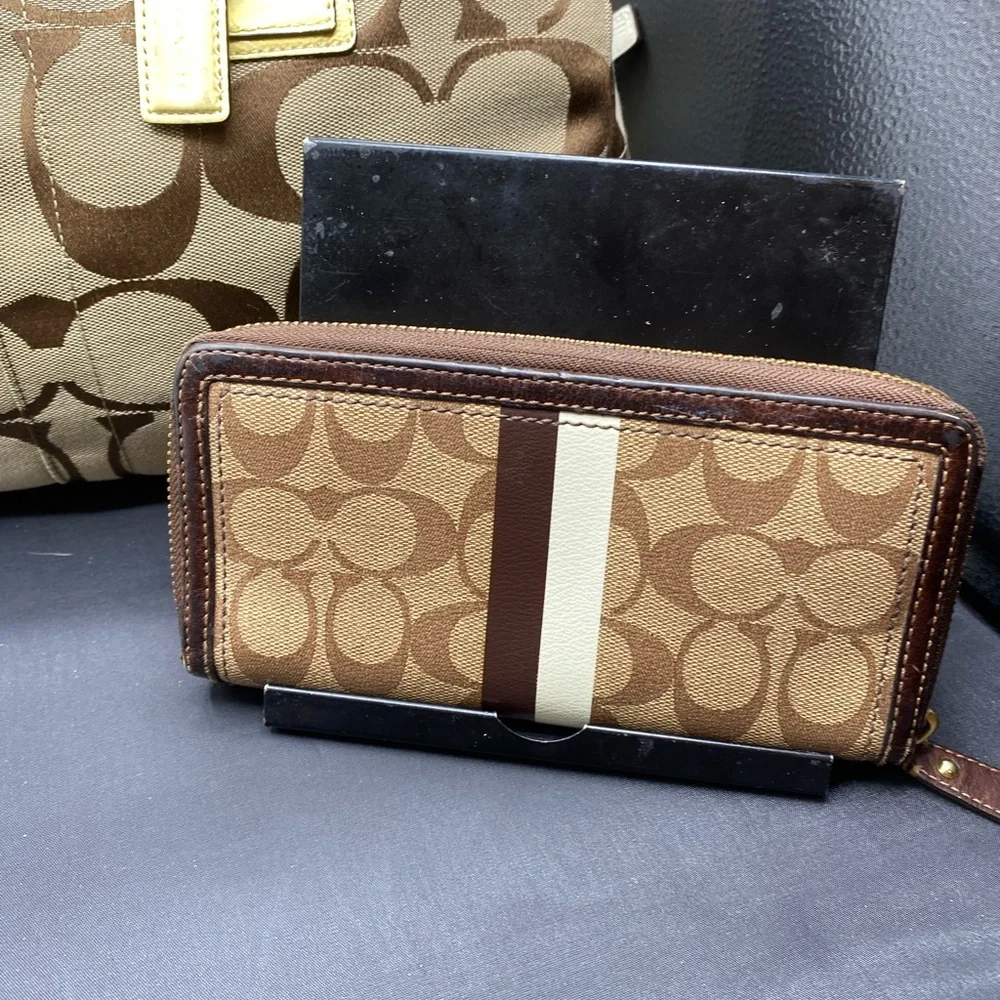 650 Coach yellow & tan with Coach billfold Preowned condition see pics### - Picture 3 of 13